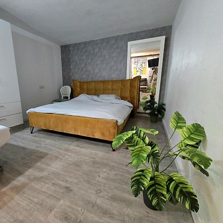 Emile Zola Rishon LeZion Exterior foto